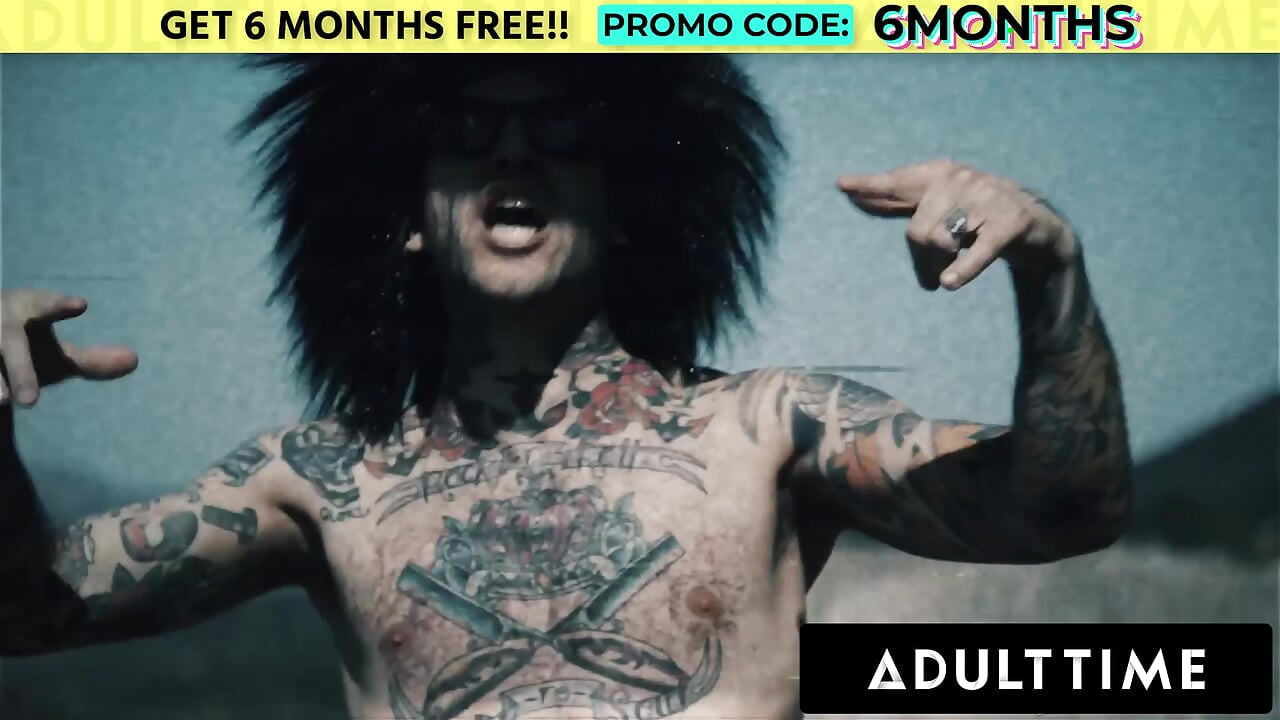 ADULT TIME - Tất cả các angela white goth tự nhiên được bôi dầu lên mông trong lưới cá & lấy con cặc khổng lồ