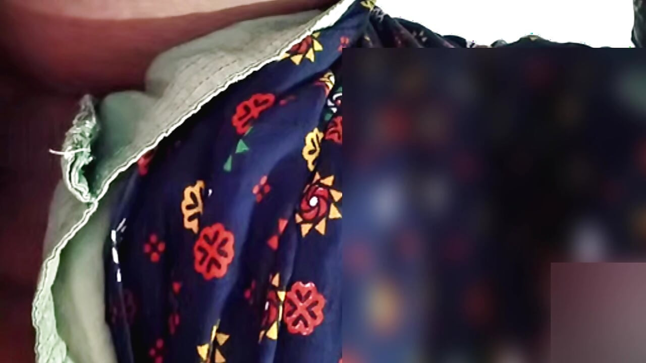 Indická vesnická desi bhabhi fingring potřebuje šukat s velkým ptákem