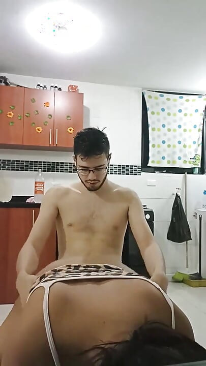 Si cewek hot rambut cokelat dengan toket kendor 18 tahun asal new york amerika serikat ngentot kontol besar abang tirinya bagian 9