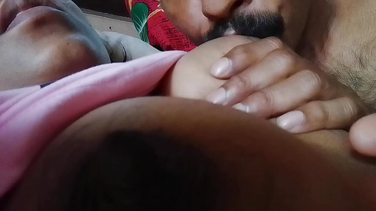 भारतीय मल्लुगर्ल अपने पति के साथ सेक्स कर रही है
