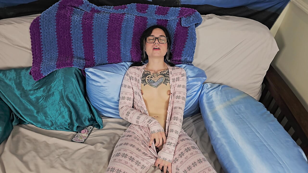Making Myself Cum For Daddy
