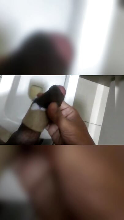 Masterbating هو أول poyoreti