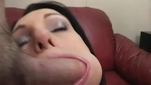 Cewek menggoda rambut cokelat lagi asik nyepong dan fingering memek bebasknya