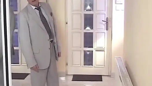 Fransa'dan yarak emen Bae ev yapımı seansta sikiliyor