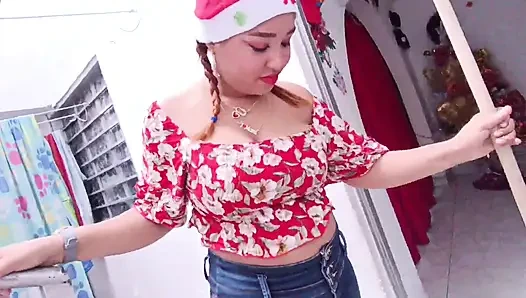 Ateşli üvey anne Noel sırasında üvey oğlunun yarağını boşaltıyor