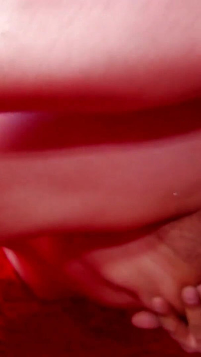 เธอค่อนข้างประหลาดใจเมื่อหนุ่มสวมหน้ากากเข้าร่วมกับ coitus ทําให้มันเป็นเย็ดหมู่สามคน | คลิป 1