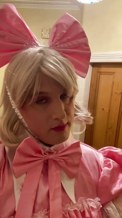 Sissy Steph δείχνει τον κώλο της