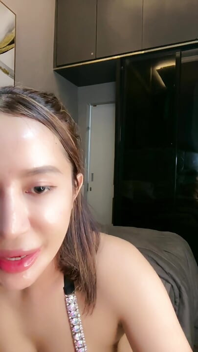 HITAM U DONJEM VEŠU NYELIP PENTIL VCS MODEL PESME