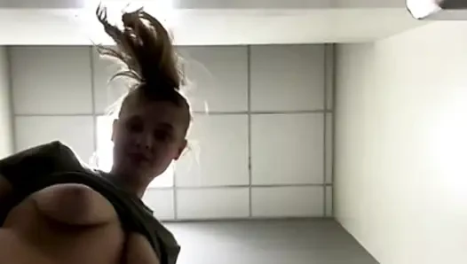Double penetrating in the public gym with jucielussie
