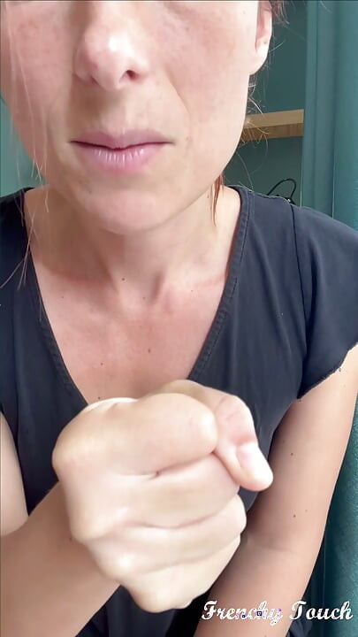 A small appointment with your sex therapist that ends up in her mouth...