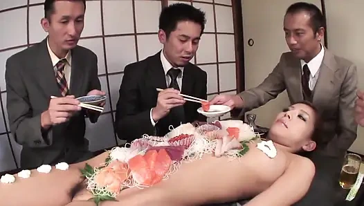 Yemek yemekten zevk alıyormuş gibi amımı ye!