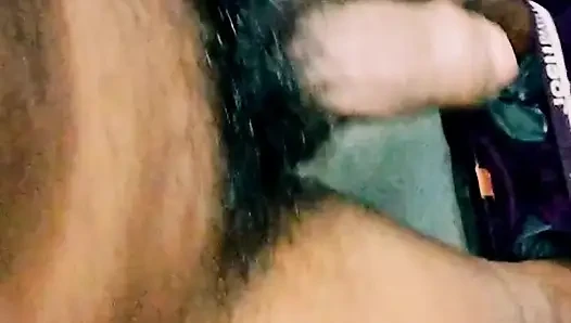 Genç oğlan sexey vücut ve seks yapıyor.elle muamele