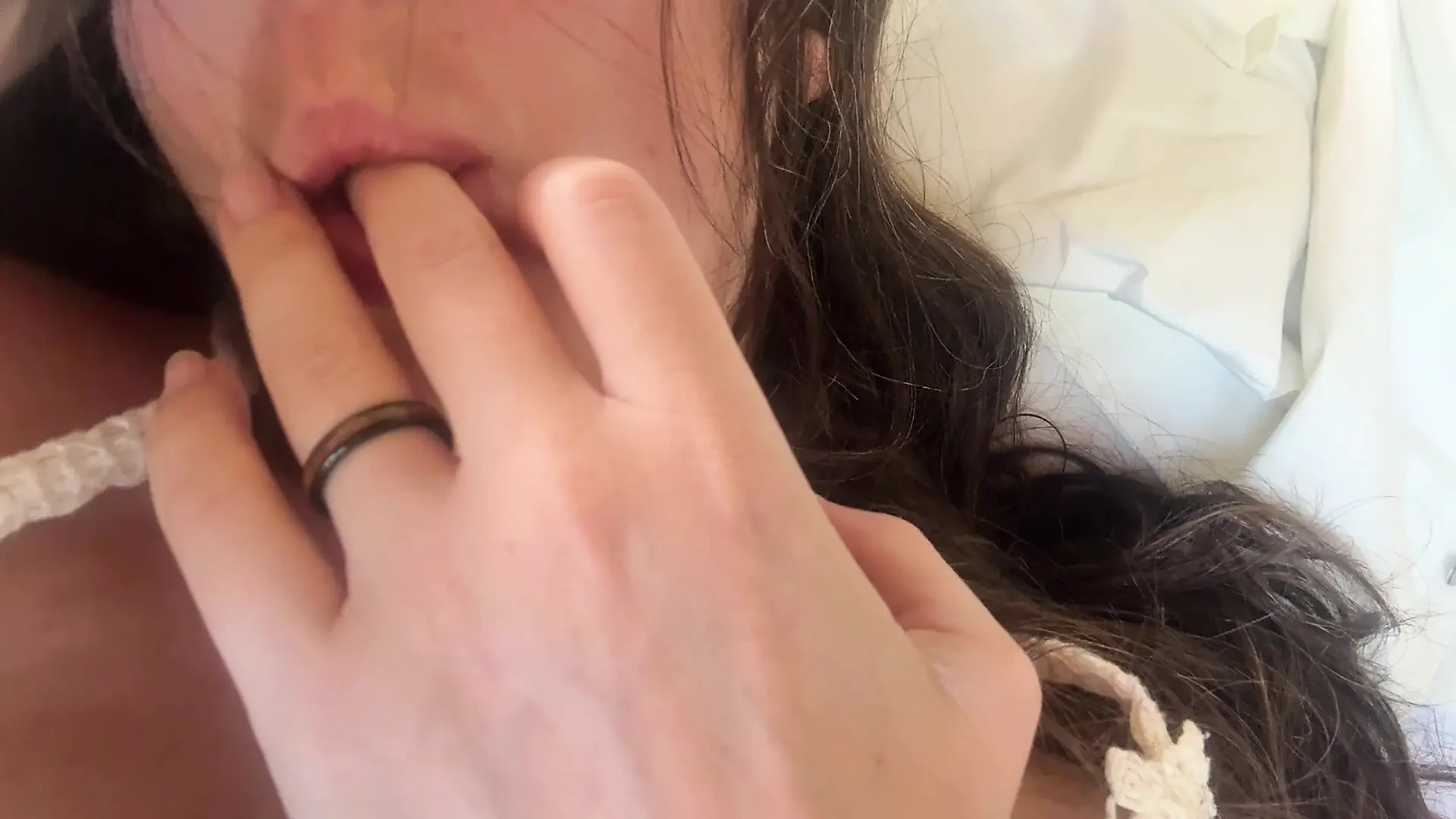 Milf,fingering,close up