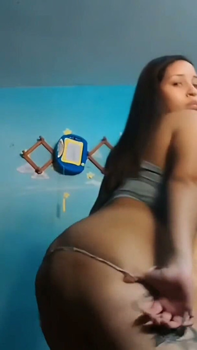 Big ass latina girl twerking in booty shorts | Clip 2