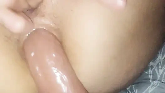 It helps me, it hurts but I like Anal with Conaolador