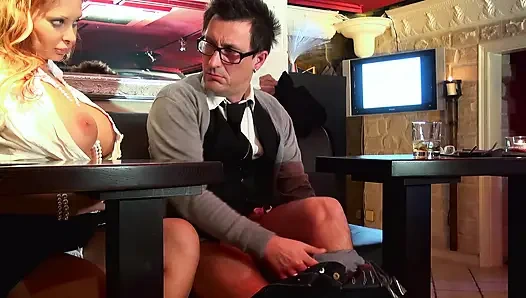 Heiße Deutsche MILF Neckt Titten Und Fickt Wild