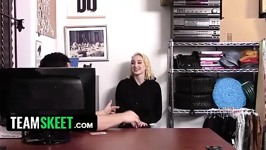 İri göğüslü skylar vox boşalma tam film