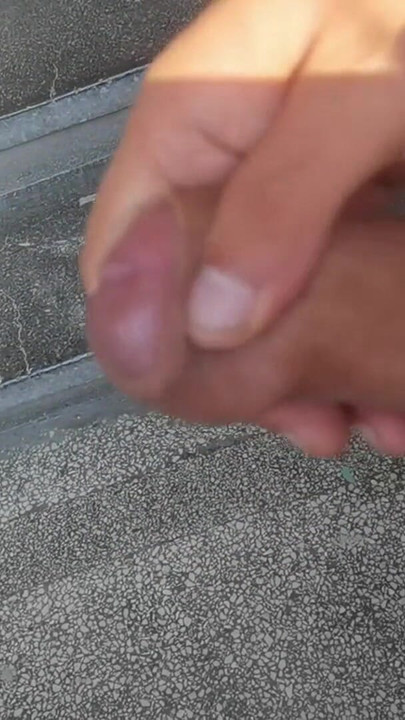 「Risky Cum In Front Of My Naughty Neighbor Door」の象徴的な瞬間