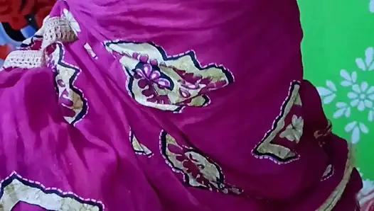 Dorf bhabhi pinkelt im badezimmer und wird von ehemann gefickt