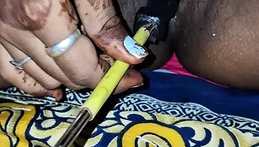 Erotische muschi-masturbation am morgen - dieses süße mädchen hat einen orgasmus