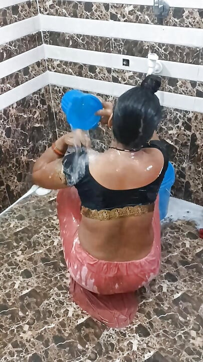 India sexy mujer batroom video