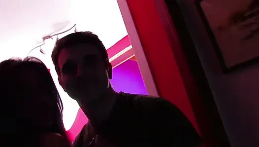 Dövmeli kız götünü sikiyor büyük yarağı parmaklıyor