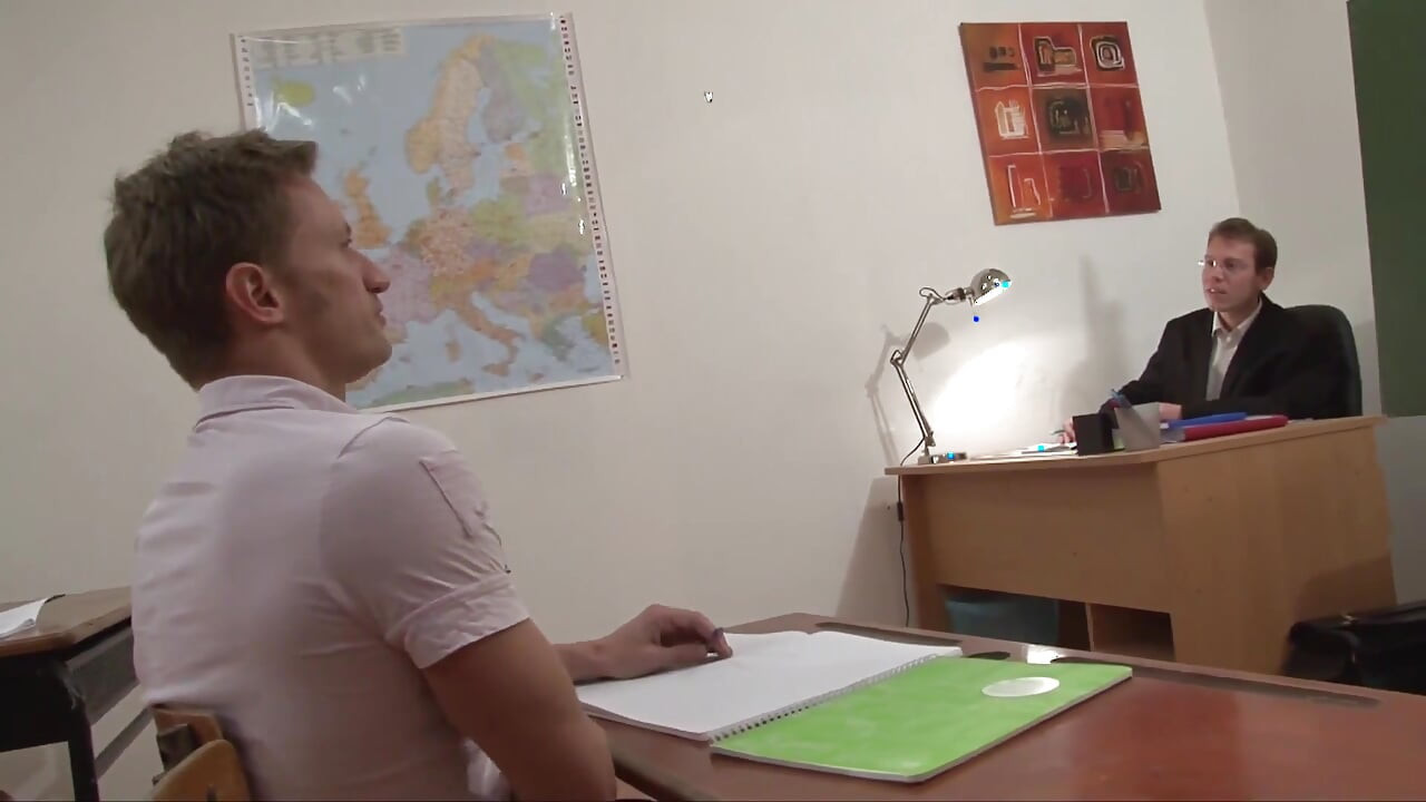 College flicka älskar att bli krossad i klassrummet - DVD