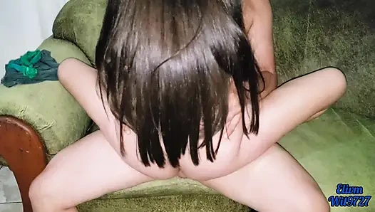 Üvey kız kardeşimin zengin inlemesi onu döllediğimde nasıl yaptığını dinliyor