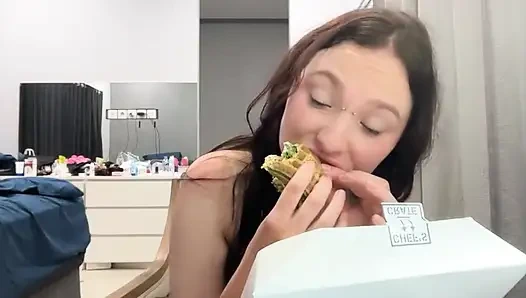 AKU PAMER TOKETKU DI STREAMING