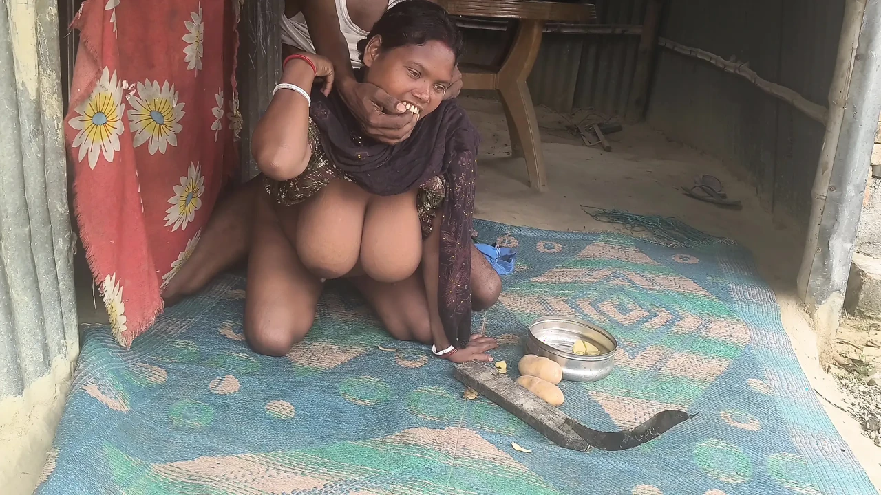 Indian Desi Housewife Ne Dudh Pilaya Aur Chudai Kiya