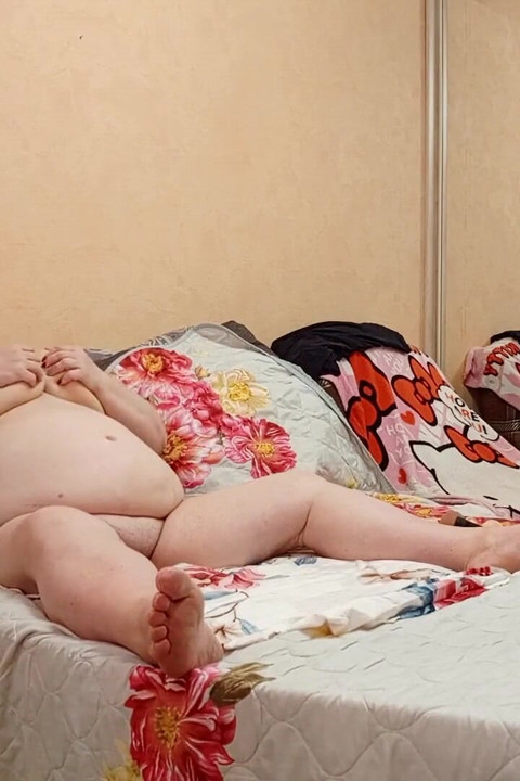 Brinquedos sexuais e buceta carnuda da sogra