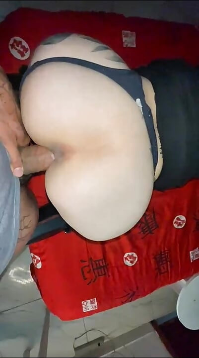 Моя сводная сестра не перестает завоевывать меня своим ртом!!