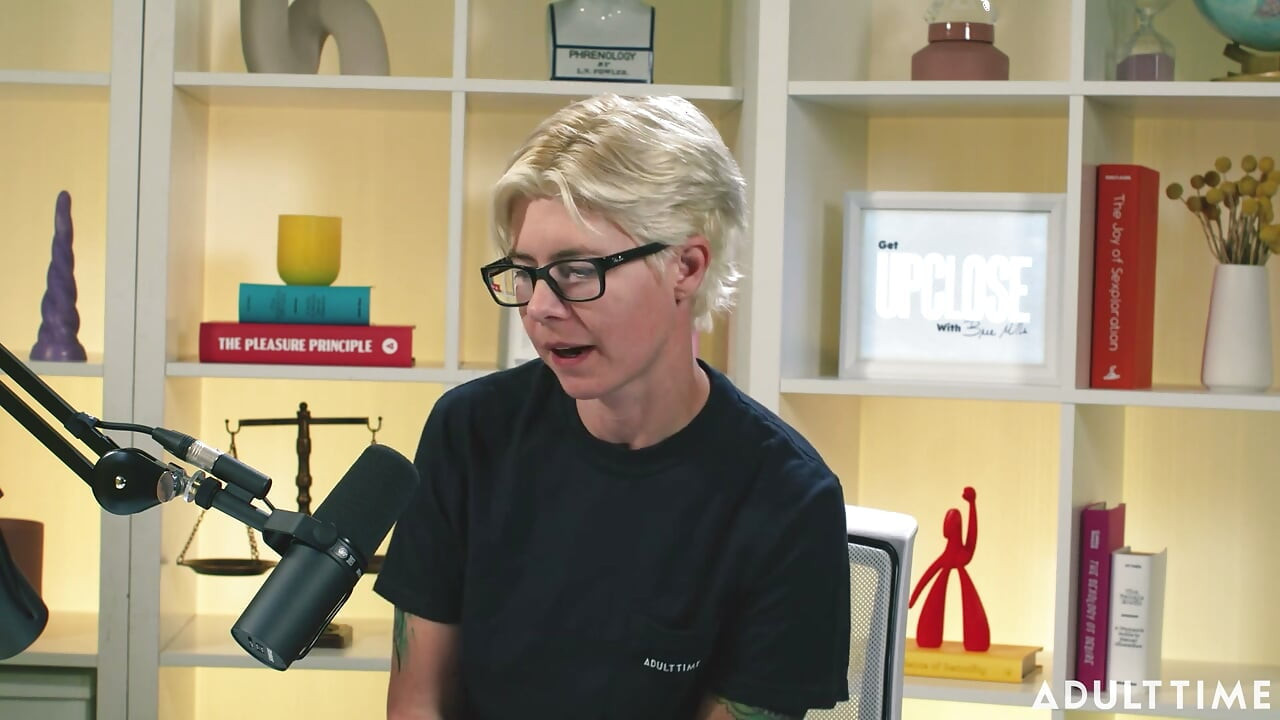 Breaking Shame Cycles & Being True to Yourself, with Khloe Kingsley! | the Adult Time Podcast