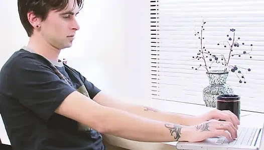 Seksi amatör sahne 4_slim esmer hatun ofiste sert sikiliyor üstüne boşalıyor