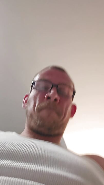 Sissy slampa tar stor dildo djupt för pappa som en bra slampa hora fitta fitta