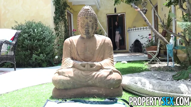 PropertySex - Hot agent convinces yoga dude to sell house