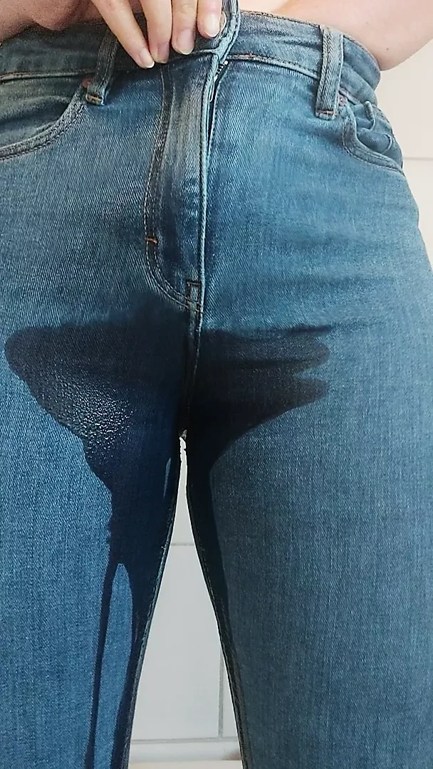 jeans piss