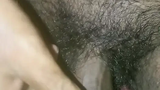 Oturma pozisyonunda yarağı uygun açıdan gösterdi