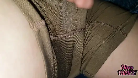 Üvey kız kardeşimle külotla oynuyorum