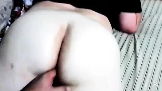 Pantat putih adik iparku yang gemuk