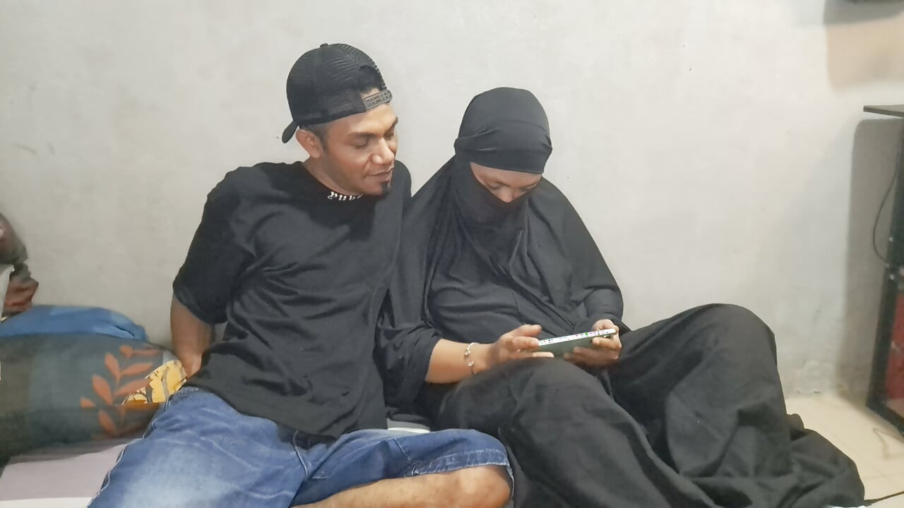 An Asian Muslim Aunt Fucking With A Man In A Hat