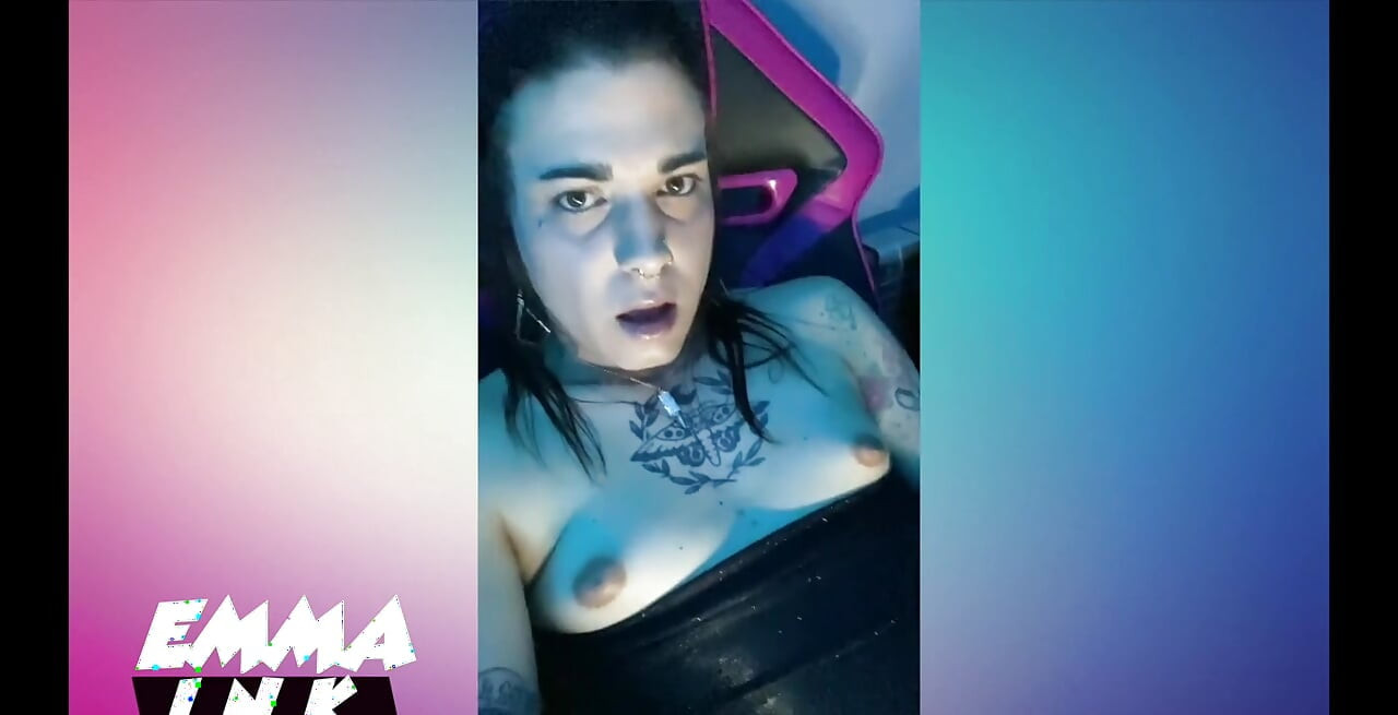 मेरा प्रेमी फीफा खेल रहा था और मैंने इस बीच अपनी गांड और उन गुदा गेंदों के साथ खेलने का फैसला किया जो हॉट हाथों से चुदाई दे रही है