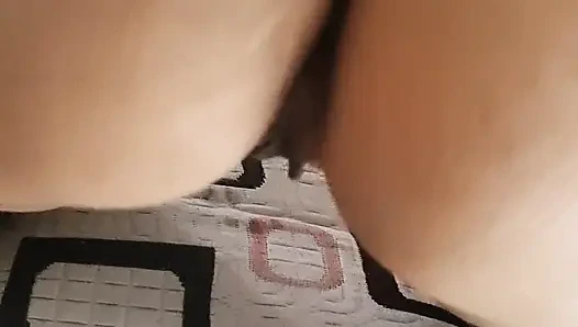 Adik iparku dan aku ditinggalkan sendirian.