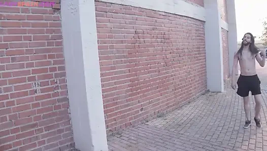 Wanita semok ini didobel penetrasi saat orgasme intens sampai orgasme