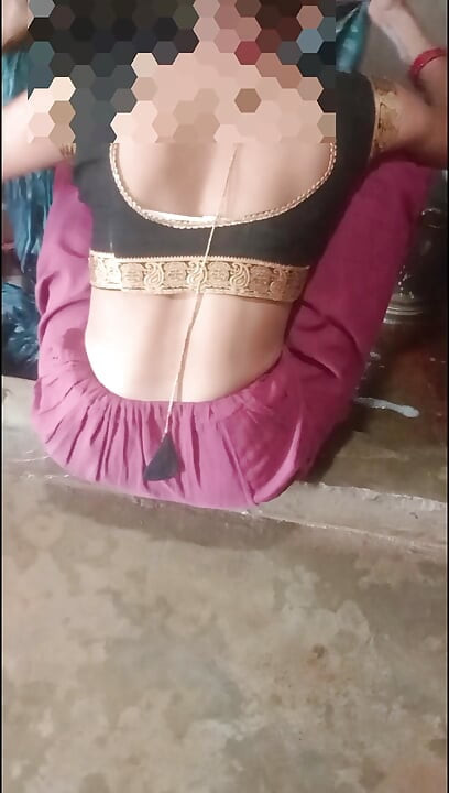 Desi Bhartiya Bihari Patni snan kar rahi hai aur Sadi bathroom mein snan slow nikalati hai  full Hindi audio mein xxx