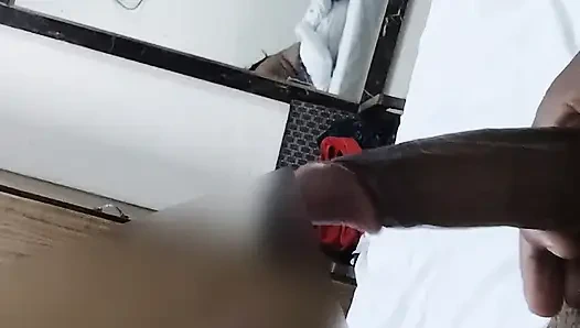 Müslüman seema hindu erkek arkadaşının yarağını emmek için kocasını aldatıyor