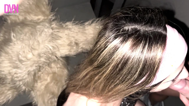 Argentine Youtuber Sucks Two Strangers' Cocks in an Elevator During a Party