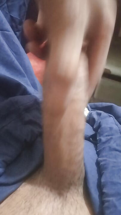 Qualquer um que queira trabalhar comigo em um vídeo, macho ou fêmea, transsexual, pode entrar em contato comigo.