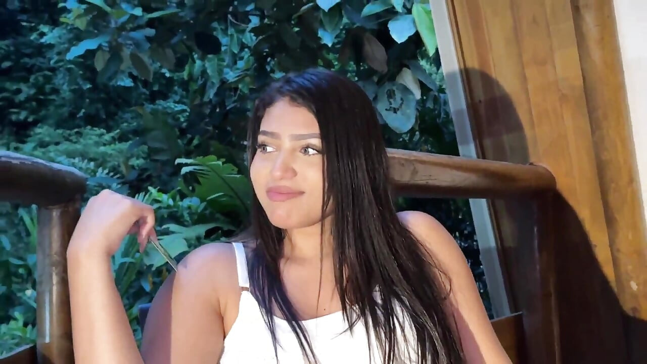 Jebanje po prvi put na otvorenom sa latinom sa velikim dupetom