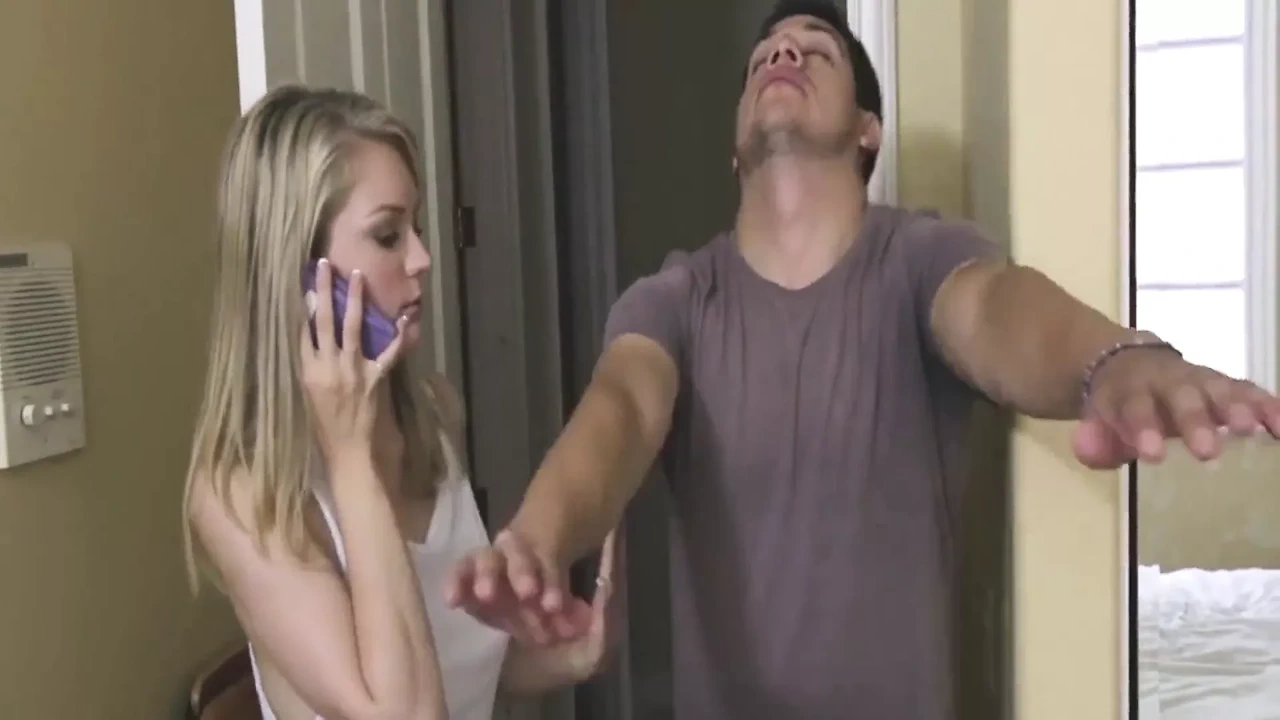 快乐的金发重磅炸弹得到铁杆阴户犁